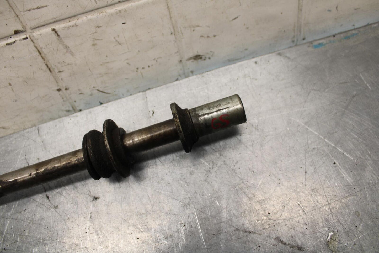 82-83 SUZUKI GS1100GL REAR AXLE BACK WHEEL RIM PIVOT BOLT AXEL BB30