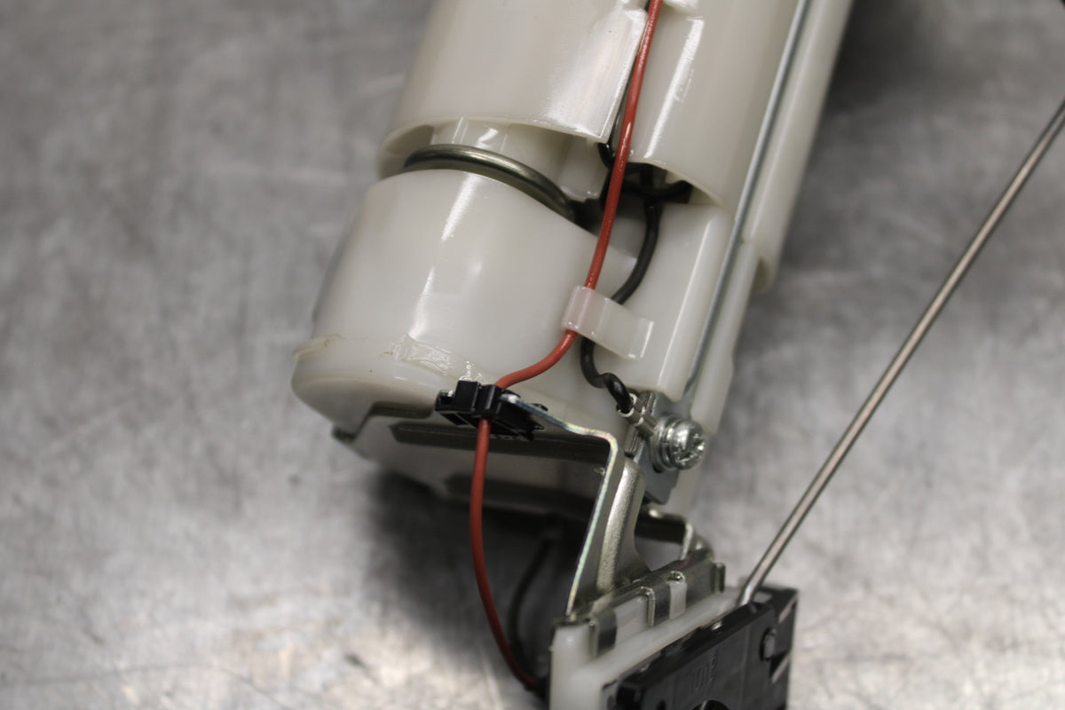 08-10 SUZUKI GSXR 600 FUEL PUMP GAS PETROL SENDER UNIT  BB721