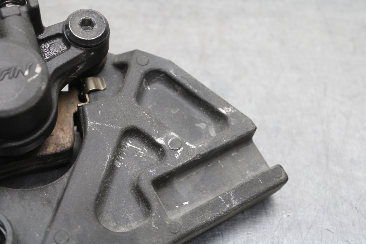 13-17 KAWASAKI NINJA ZX6R ZX636E REAR BACK BRAKE CALIPER W MOUNT BRACKET BB735