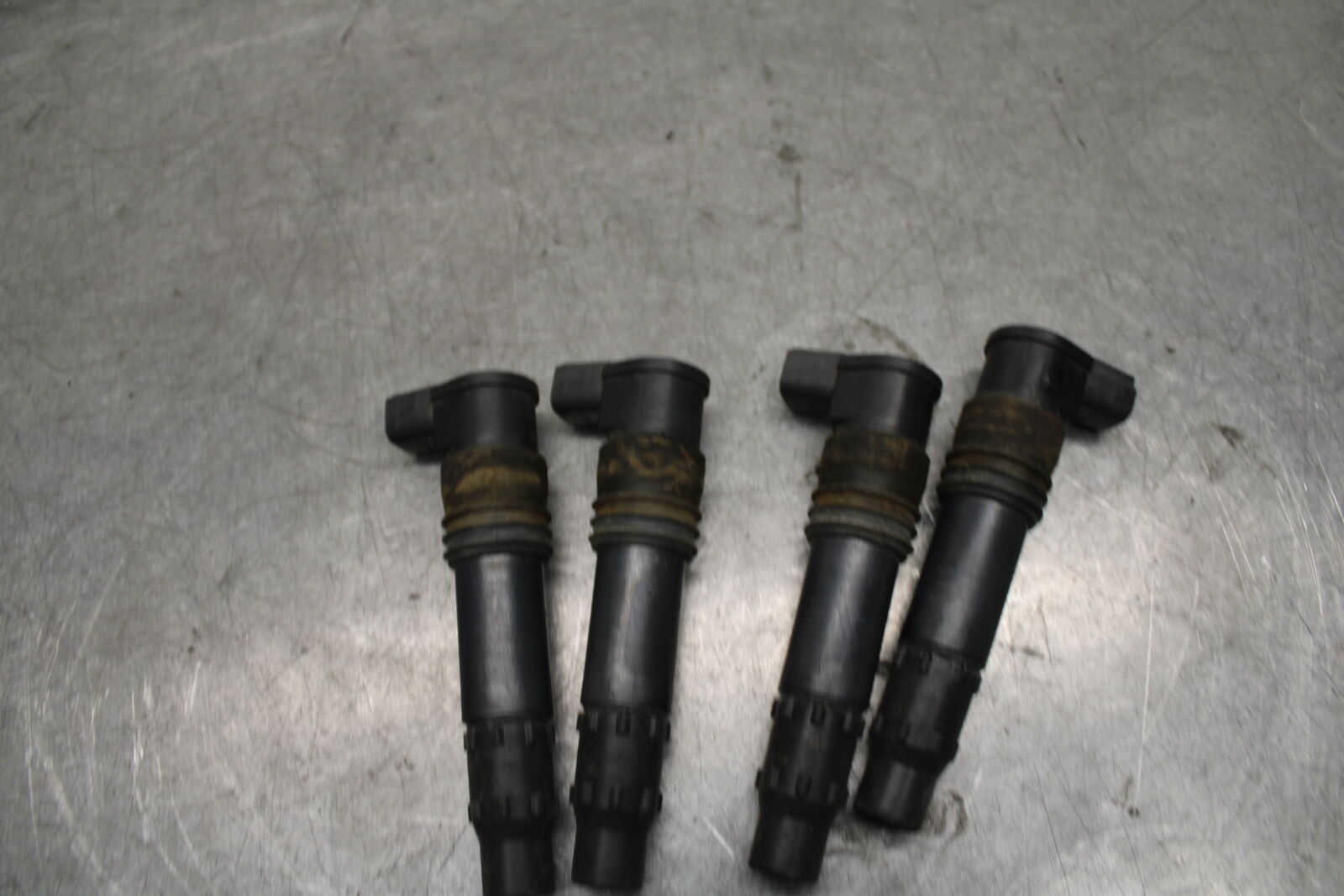 05-06 SUZUKI GSXR1000 IGNITION COILS COIL SPARK PLUG CAPS 33410-35F10 BB677