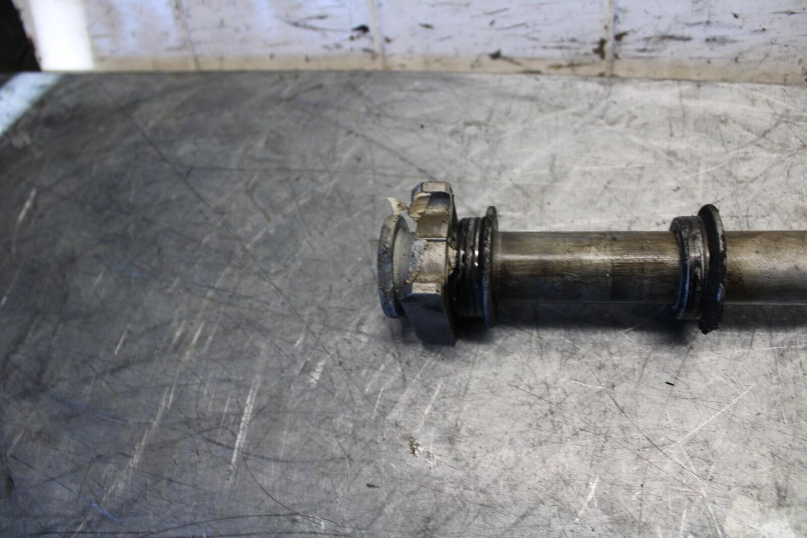 2007 Honda CBR600RR REAR AXLE BACK WHEEL RIM PIVOT BOLT AXEL 42301-MEE-D00 BB536