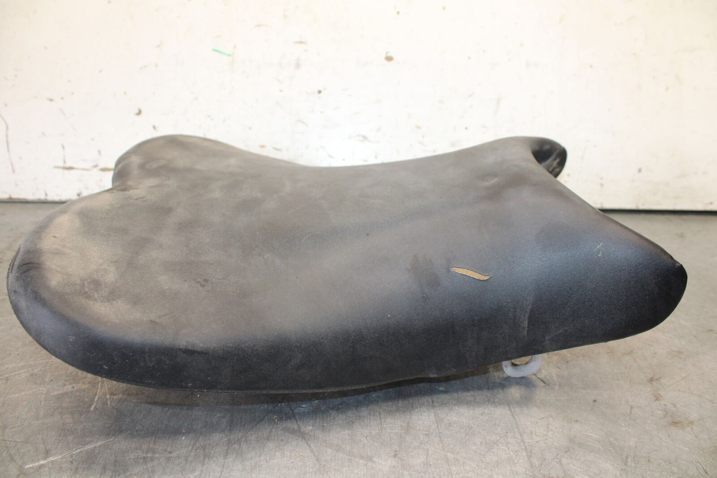 06-07 SUZUKI GSXR 600 FRONT DRIVERS SEAT PAD SADDLE PILLION  BB694