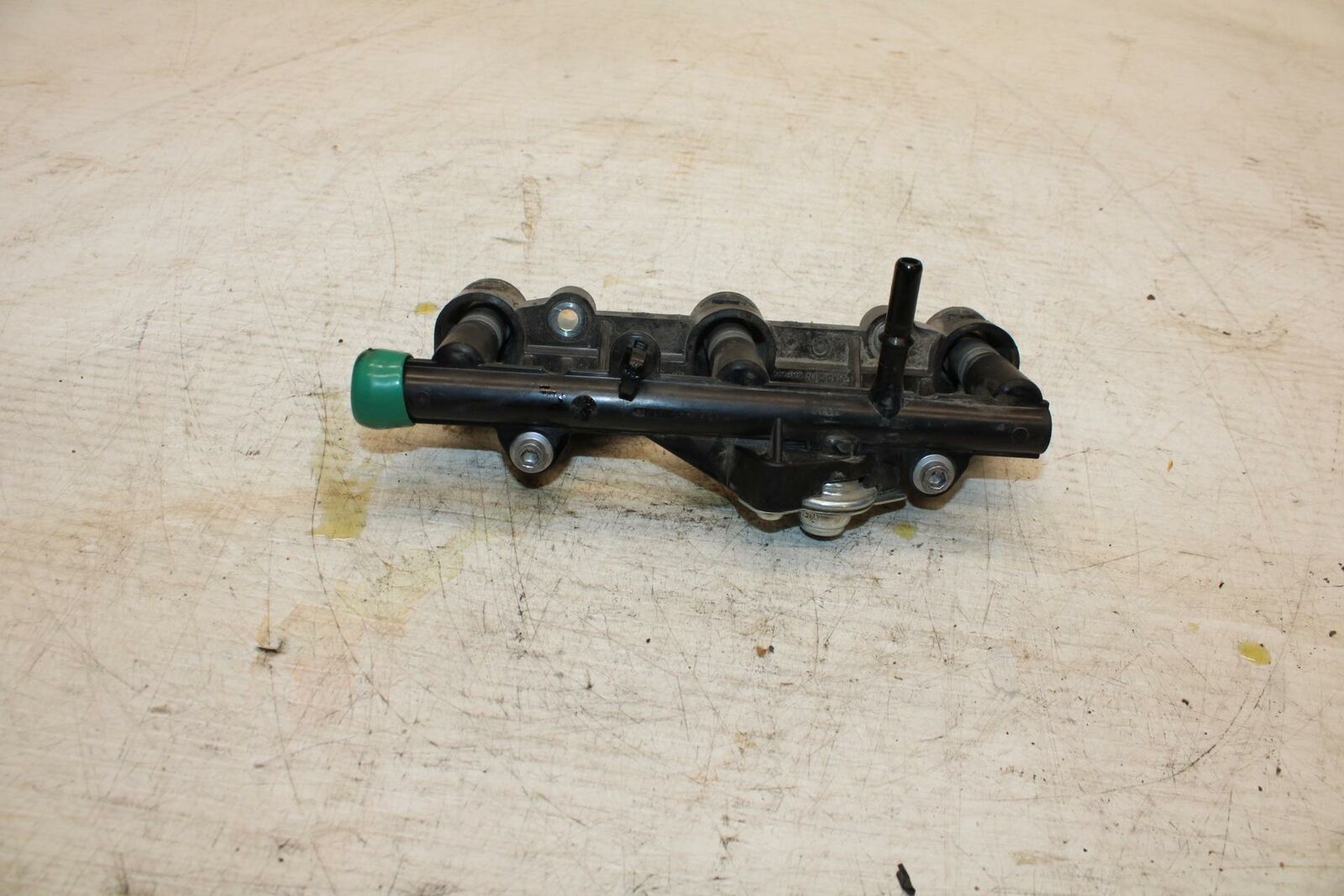 16-21 YAMAHA XSR900 SECONDARY FUEL INJECTORS TOP AIRBOX GAS RAIL BB362