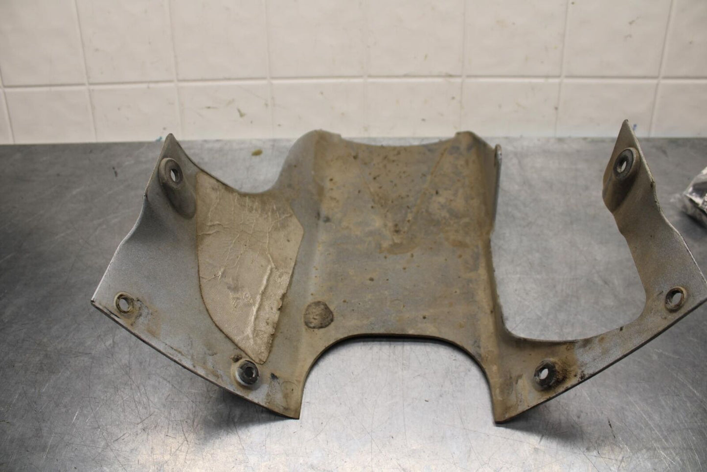 1999 Suzuki GSXR600 LOWER BOTTOM BELLY FAIRING COWL BB580