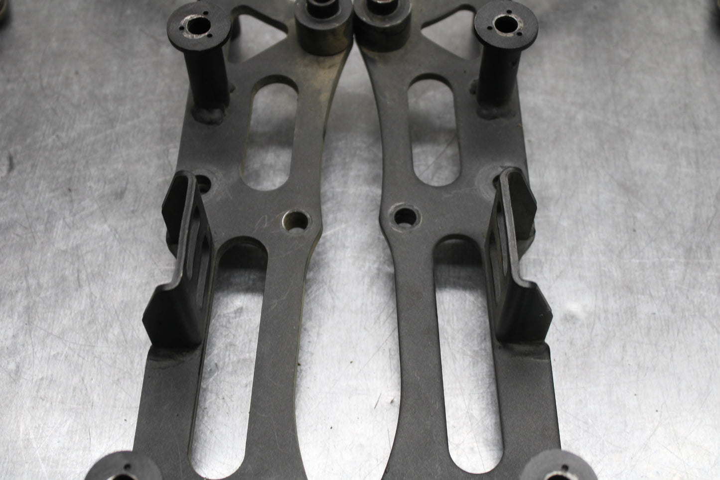 03-08 KAWASAKI VULCAN 1600 SADDLEBAG SUB FRAME STAY MOUNTS BB754