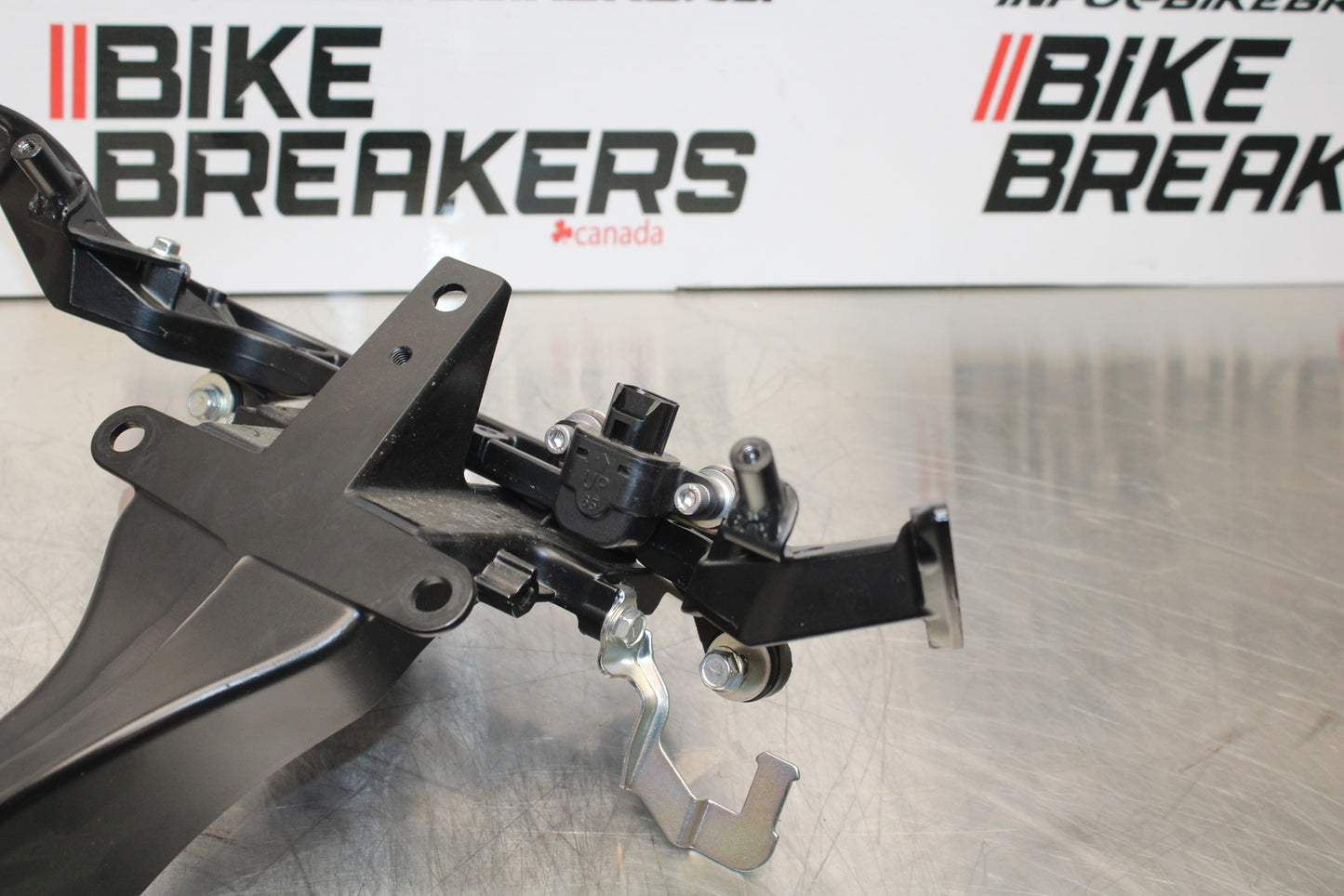 23-24 KAWASAKI NINJA ZX14R NEW!! UPPER FAIRING MIRROR GAUGES STAY BRACKET BB153