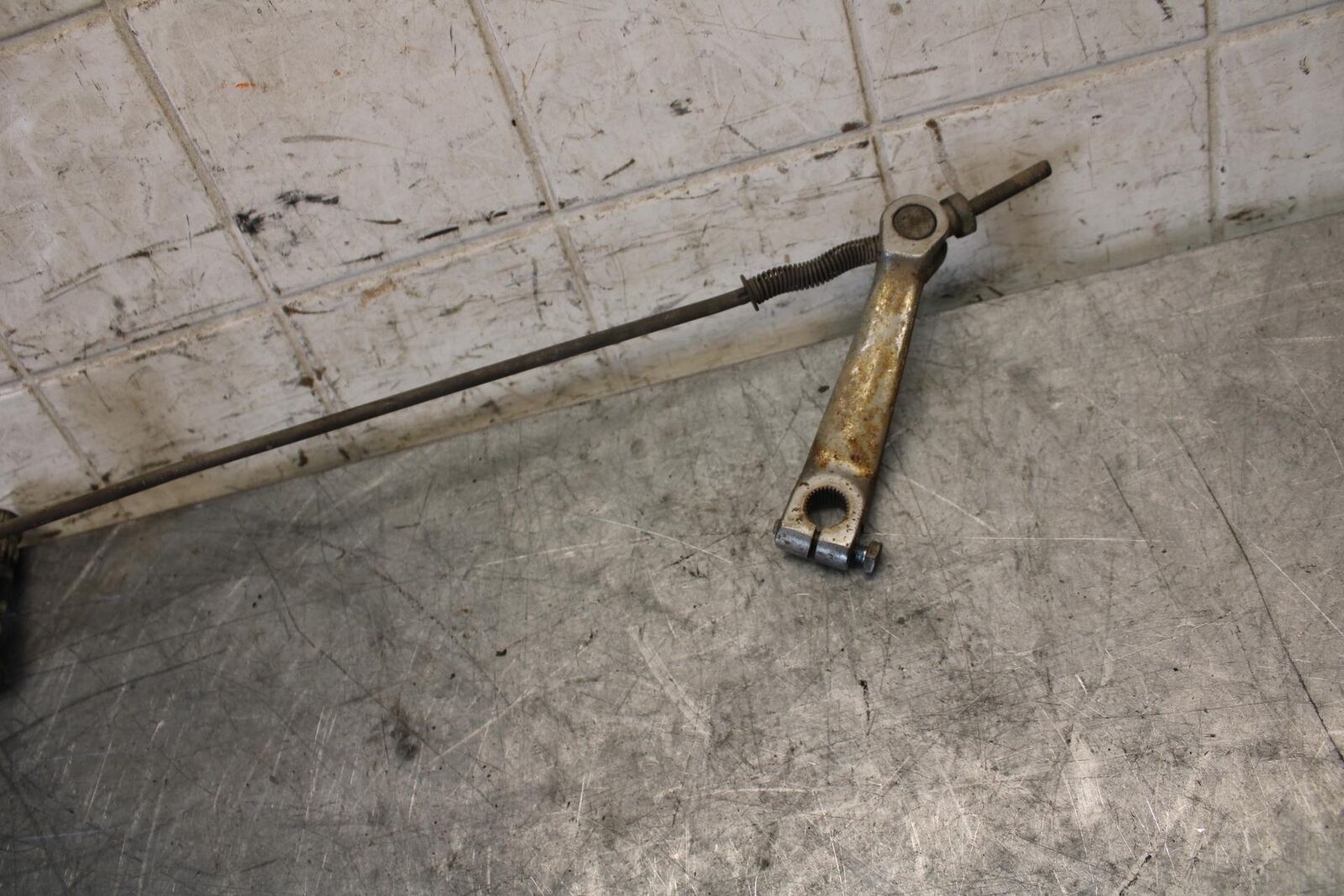 1982 Suzuki GS450L REAR BACK BRAKE TORQUE ROD SHAFT BAR 64311-44200-019 BB52