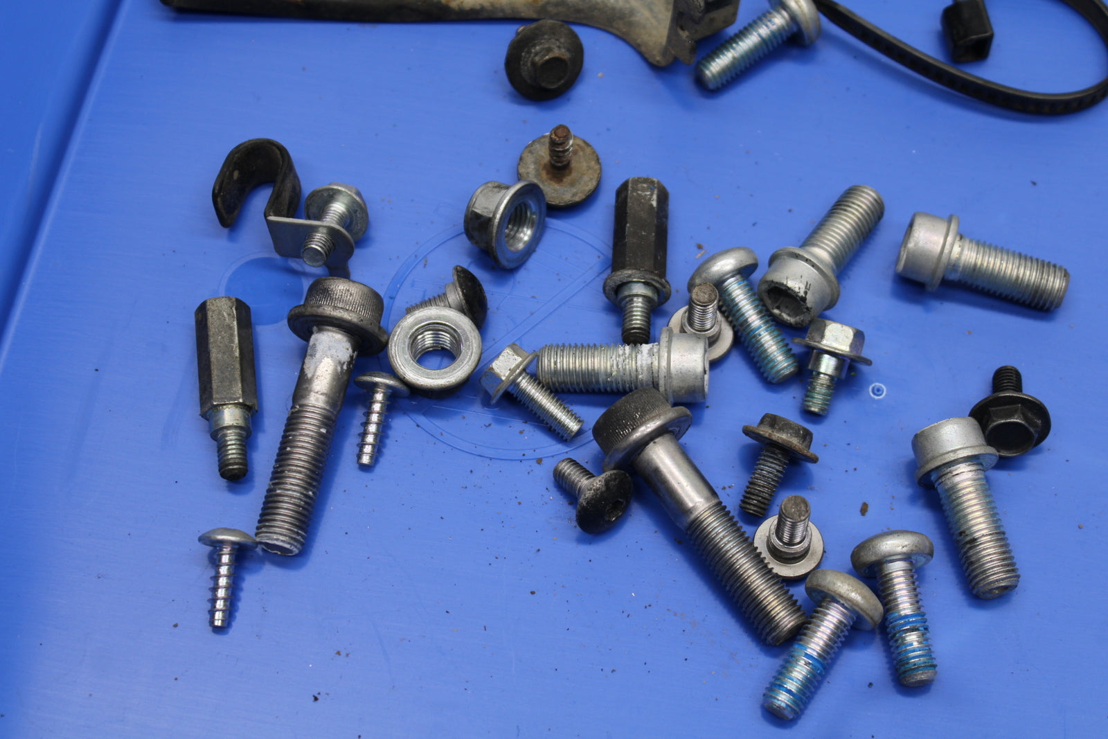 08-10 SUZUKI GSXR 600 MOUNTING BOLTS HARDWARE MOTOR SCREWS BB753