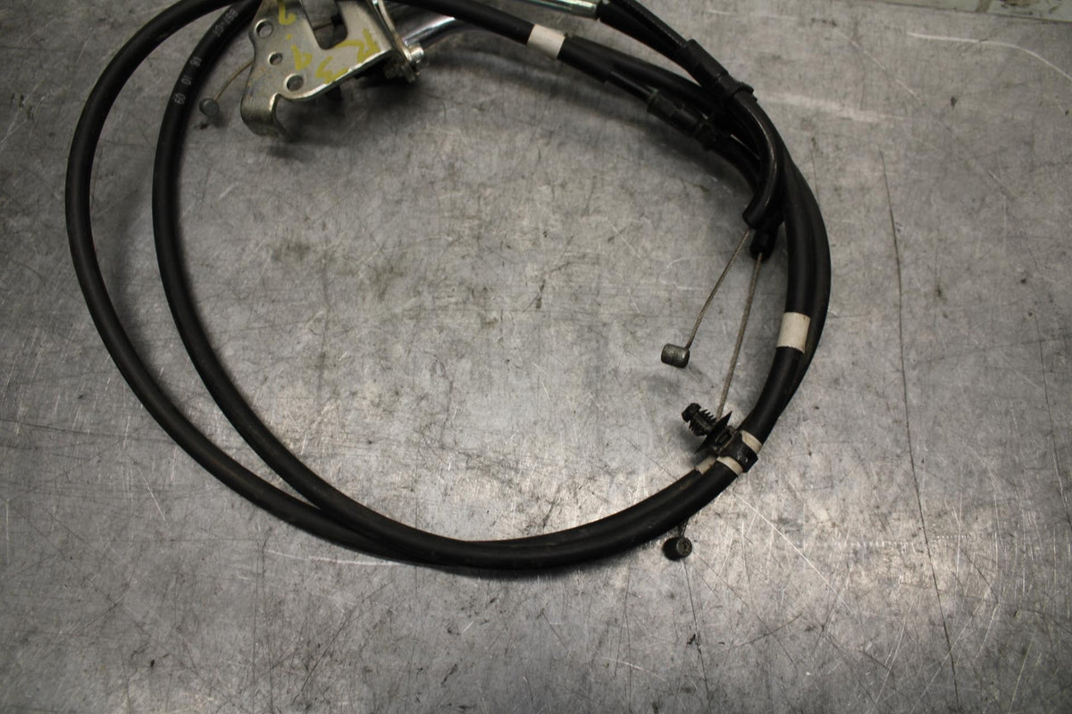 19 YAMAHA YZF R3 THROTTLE CABLES LINES BB56