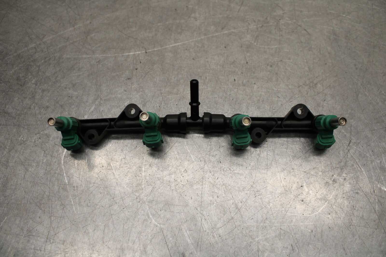 16 KAWASAKI NINJA ZX10R FUEL INJECTOR RAIL AIR BOX BB650