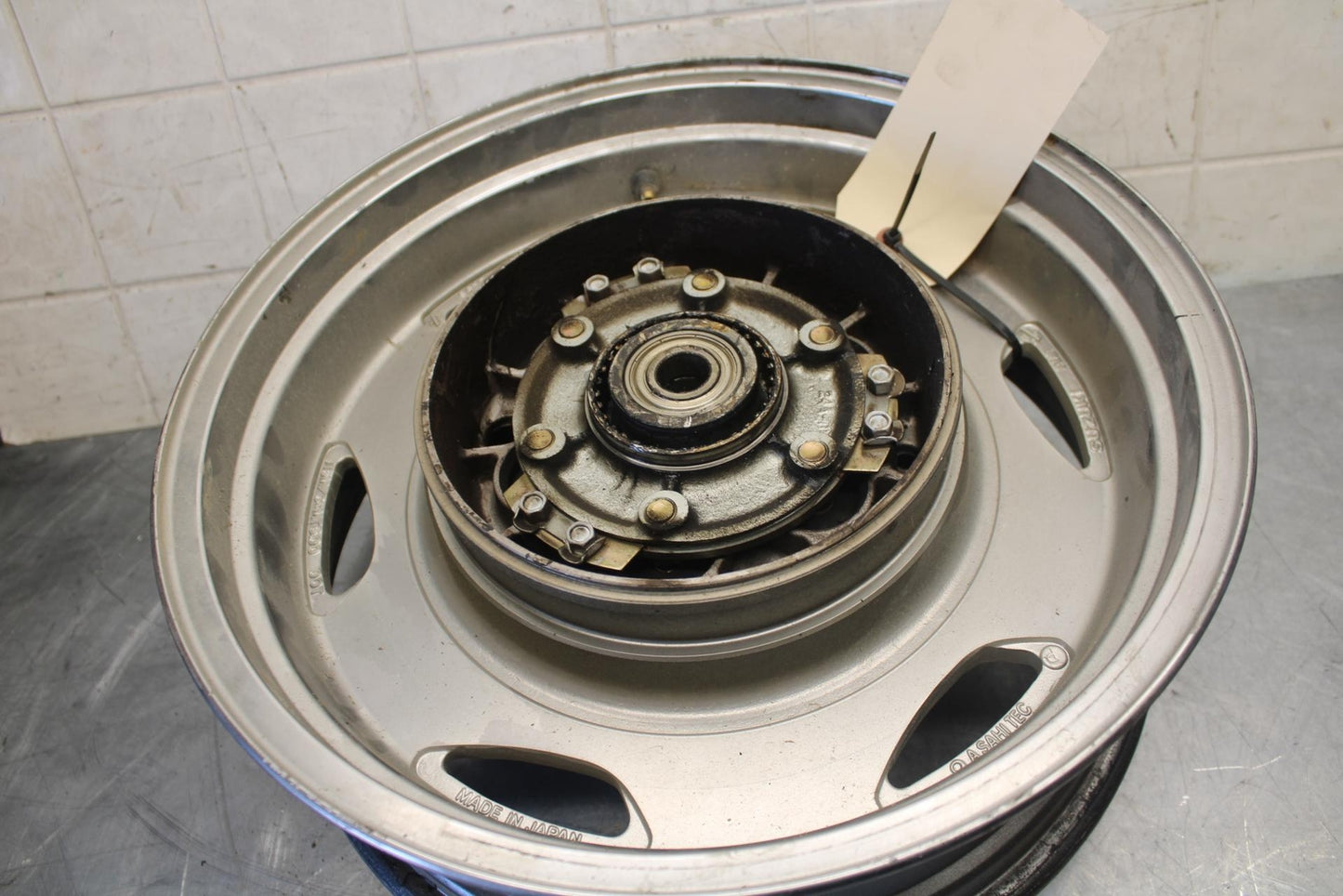 2004 Suzuki Intruder 1500 VL1500 REAR WHEEL RIM BB509