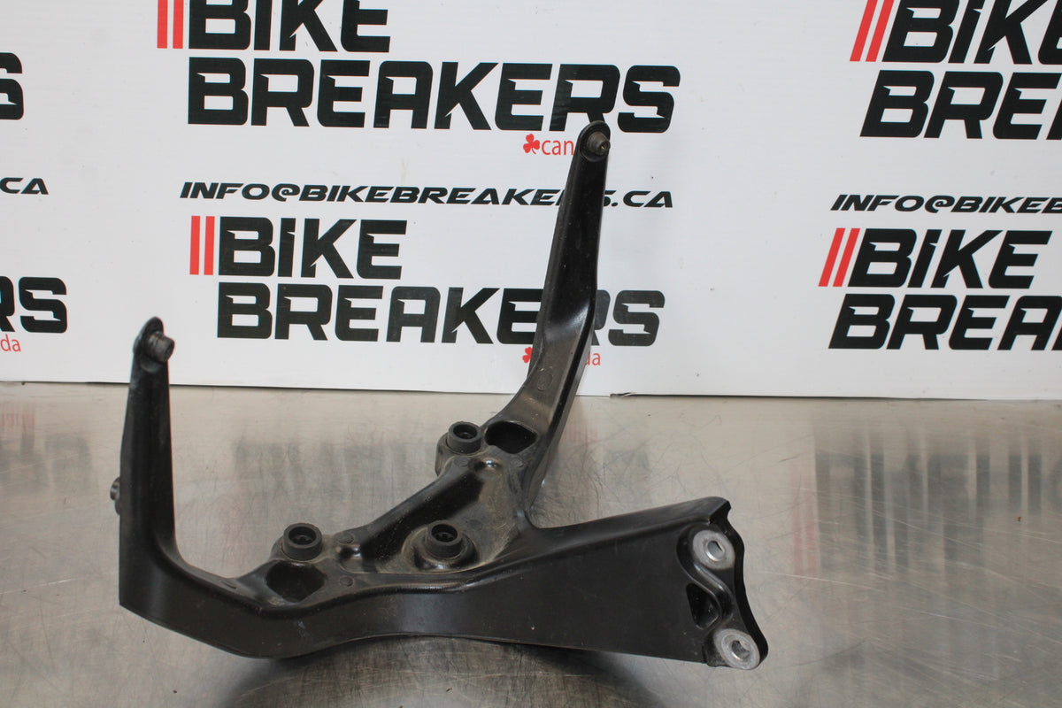 06-07 HONDA CBR1000RR UPPER FAIRING MIRROR GAUGES STAY BRACKET BB166