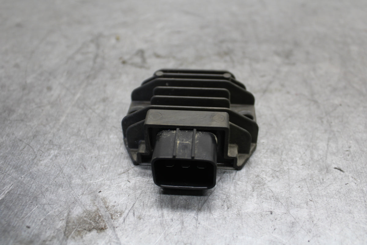 22-24 YAMAHA XSR900 RECTIFIER VOLTAGE REGULATOR  BB683