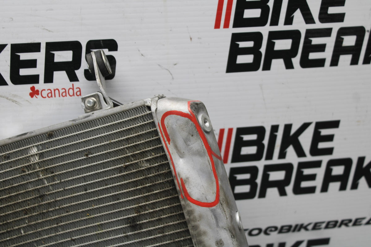 18 YAMAHA YZF R1  ENGINE RADIATOR MOTOR COOLER COOLING RADIATER BB838