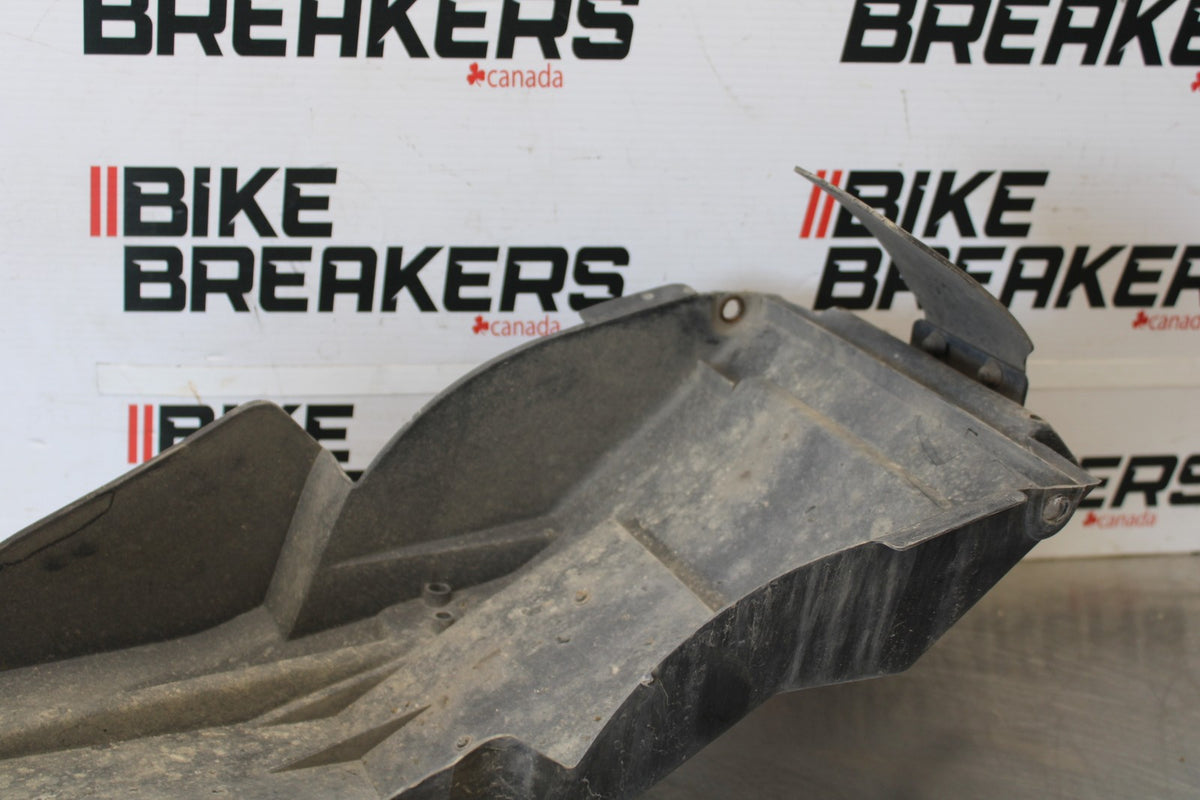 97-00 SUZUKI GSXR600 SRAD REAR BACK TAIL UNDERTAIL BATTERY TRAY PLASTIC BB921
