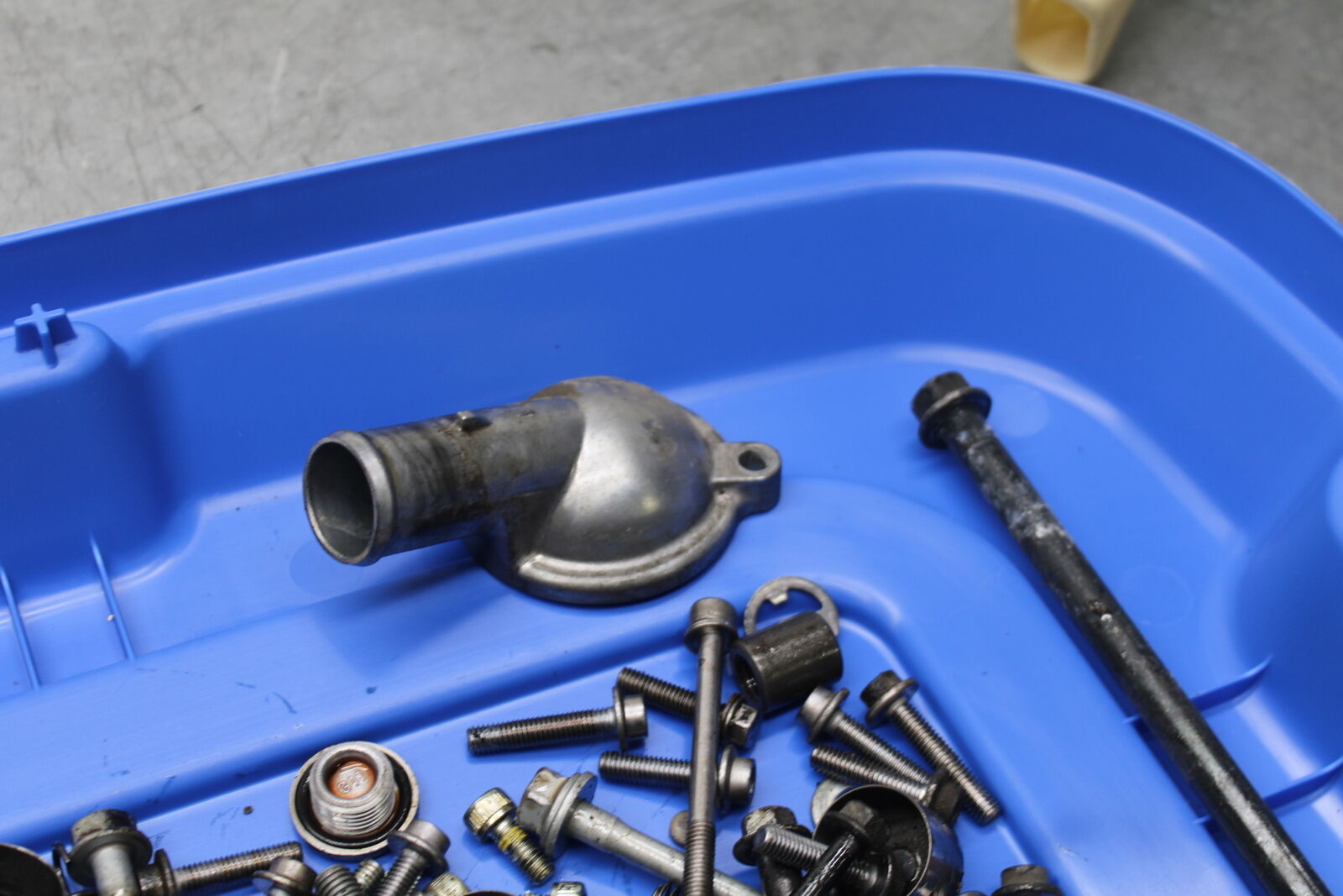 06 YAMAHA YZF R6 MOUNTING BOLTS HARDWARE MOTOR SCREWS BB716