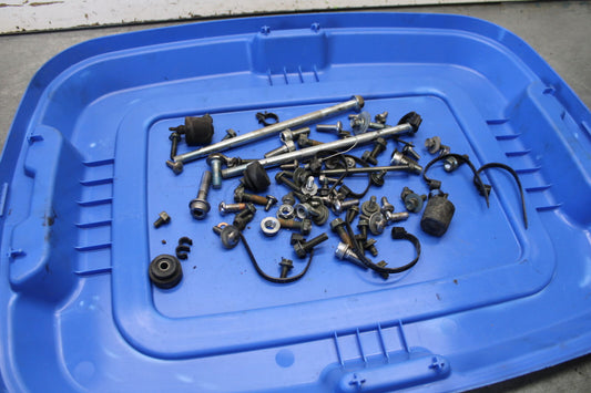 04 SUZUKI GSXR600 LEFTOVER MOUNTING BOLTS HARDWARE MOTOR SCREWS  BB676