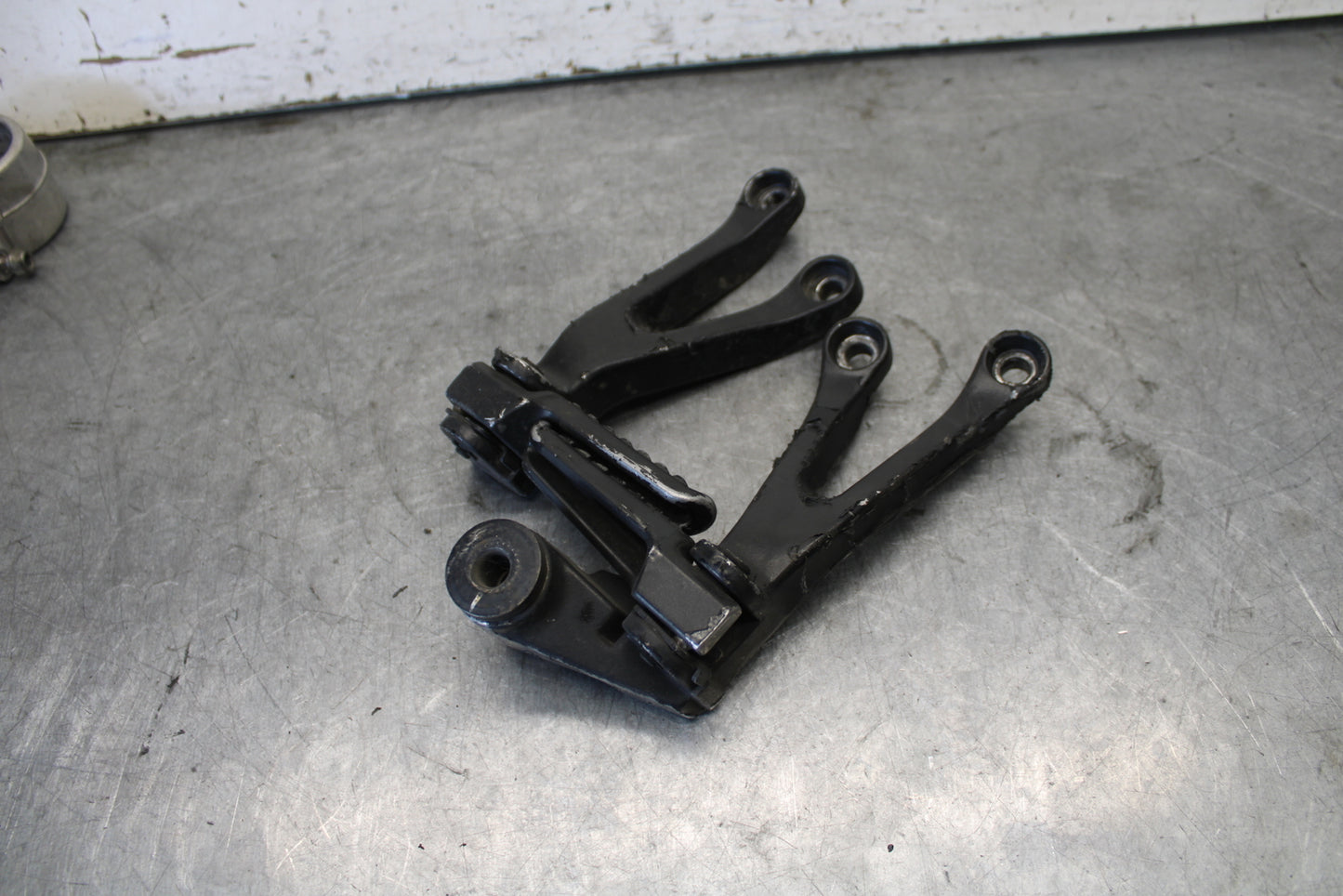 03-04 KAWASAKI NINJA ZX6RR REAR BACK PASSENGER PEG SET PAIR BB684