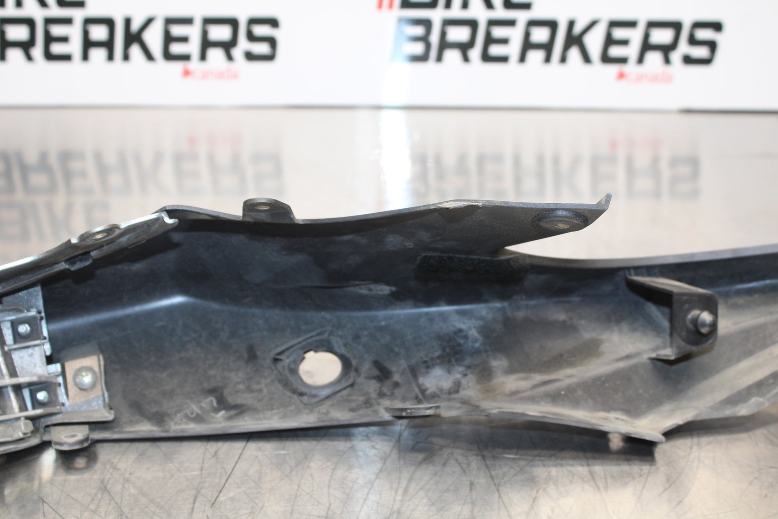 11 SUZUKI GSXR1000 LEFT REAR BACK TAIL FAIRING COWL SHROUD BB142