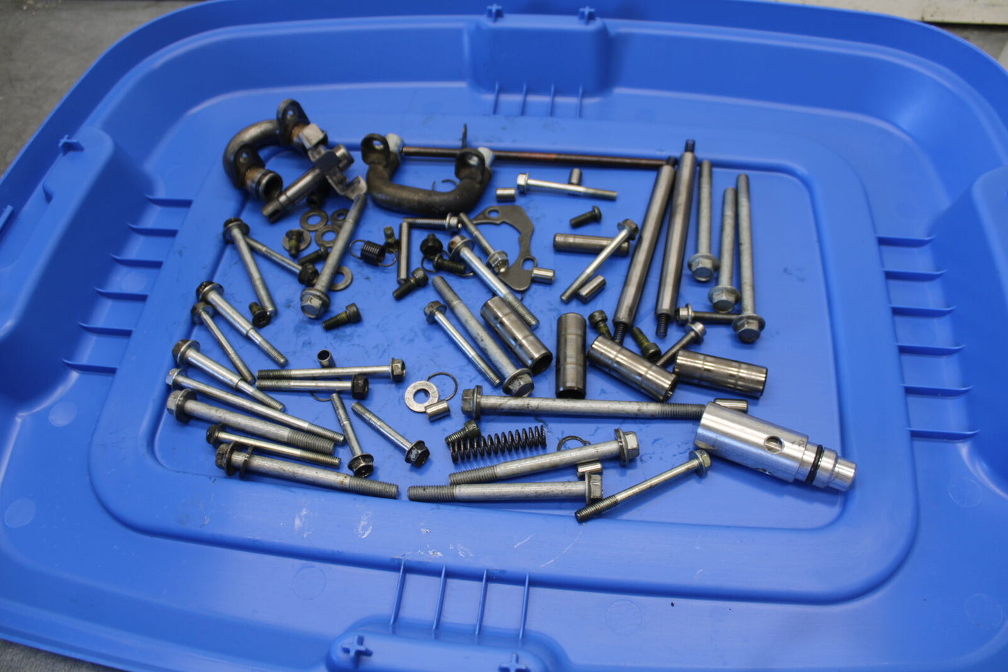 08-09 YAMAHA YZF R6S ENGINE MOUNTING BOLTS HARDWARE MOTOR SCREWS  BB690
