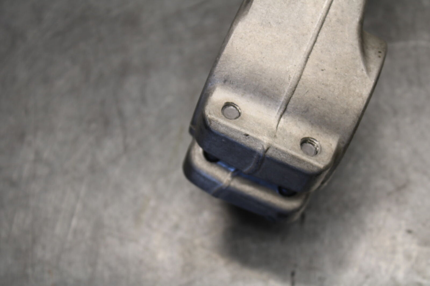 05-06 SUZUKI GSXR1000 FRONT FORKS CLAMP LOWER TRIPLE TREE STEM 51410-41G00 BB677