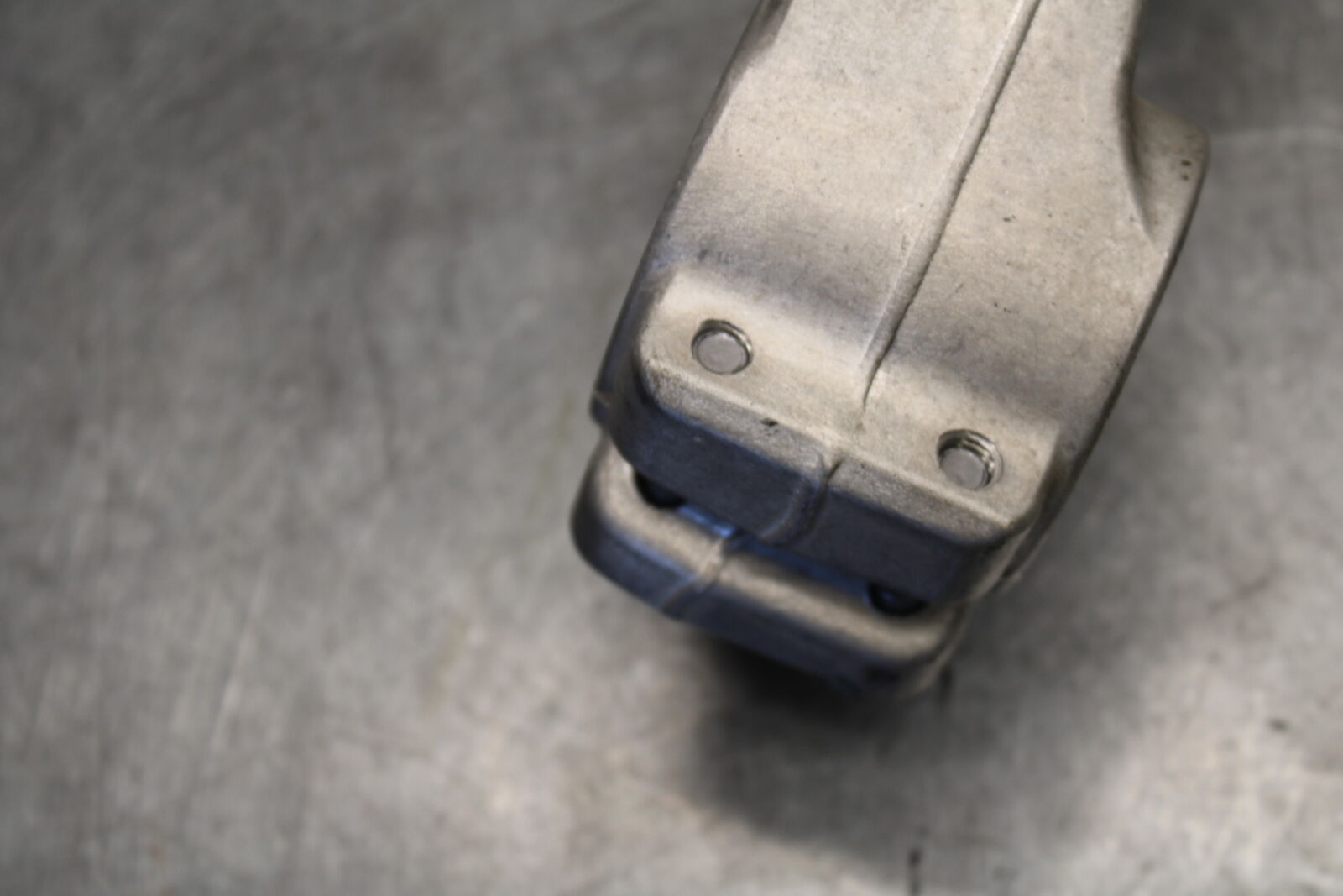 05-06 SUZUKI GSXR1000 FRONT FORKS CLAMP LOWER TRIPLE TREE STEM 51410-41G00 BB677