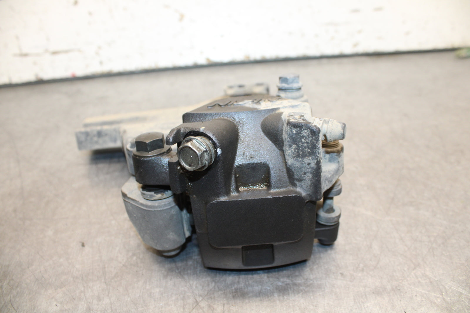 16-17 KAWASAKI VULCAN S 650 EN650 ABS REAR BRAKE CALIPER W MOUNT BRACKET  BB731