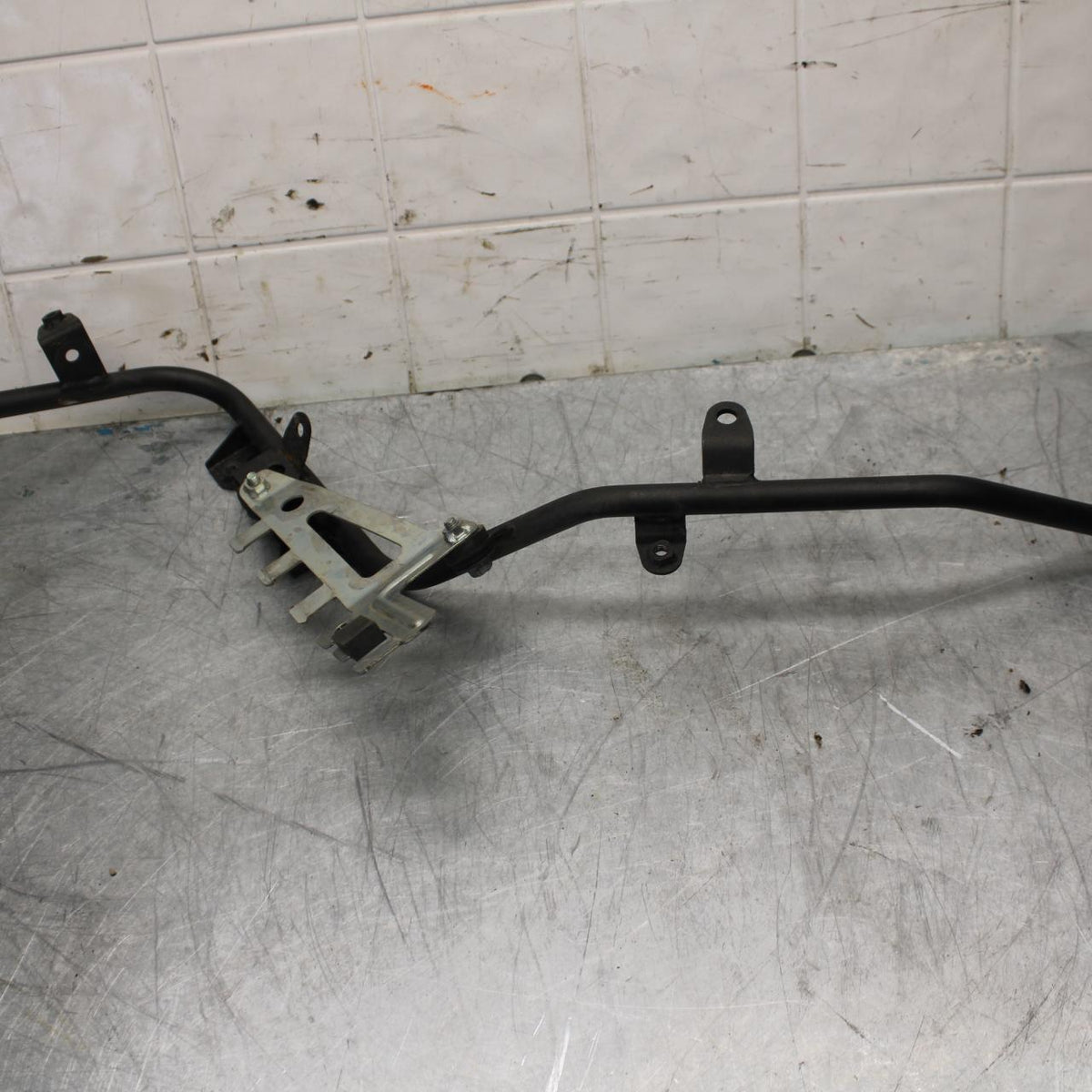 07-08 KAWASAKI CONCOURS 1400 ABS LEFT STAY BRACKET FAIRING BB449