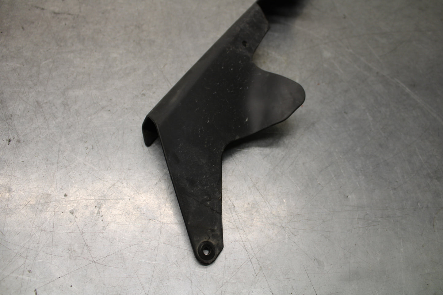 16 KAWASAKI NINJA ZX10R REAR BACK DRIVE CHAIN GUARD SHIELD 36014-0062  BB650