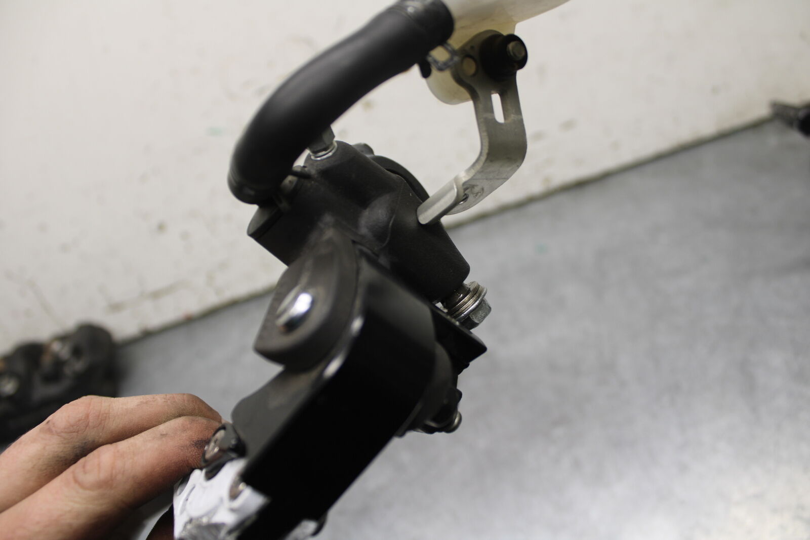 08-09 SUZUKI GSXR600 FRONT BRAKE MASTER CYLINDER w/ LEVER BB728