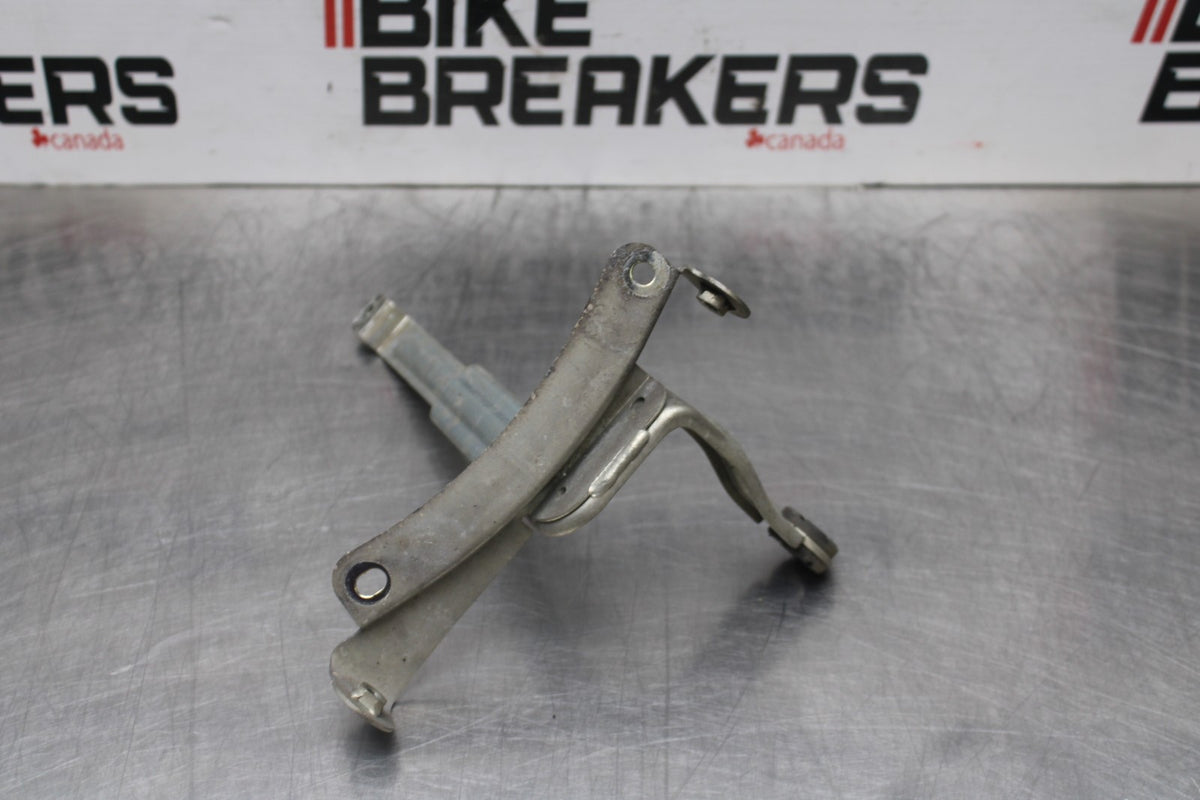 09 SUZUKI GSXR1000 OIL COOLER MOUNTING BRACKET MOUNT SUPPORT BB777