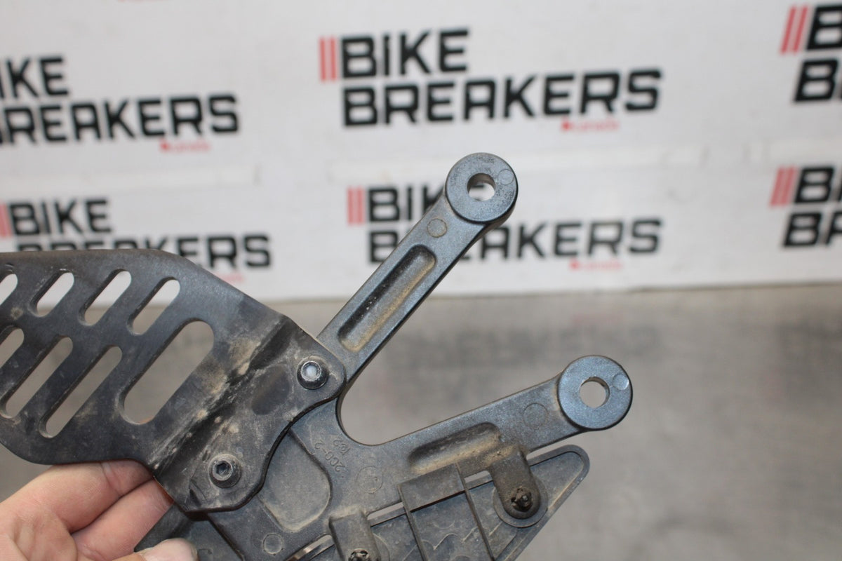 17 YAMAHA YZF R6 LEFT REARSET REAR SET DRIVER FOOT PEG REST STOP BB922