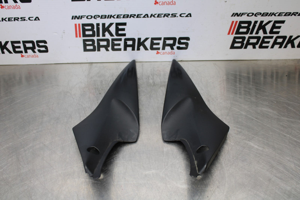 06-07 SUZUKI GSXR 600 RIGHT LEFT FRONT SIDE SEAT PANELS TRIMS COWLS BB178