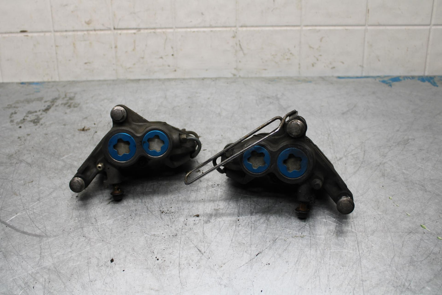 96-07 YAMAHA YZF600R RIGHTLEFT FRONT BRAKE CALIPER SET CALIPERS THUNDERCAT BB427