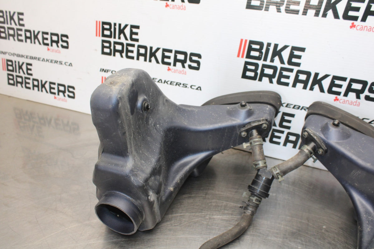 98 KAWASAKI NINJA ZX6 RIGHT LEFT AIR INTAKE DUCTS BB870