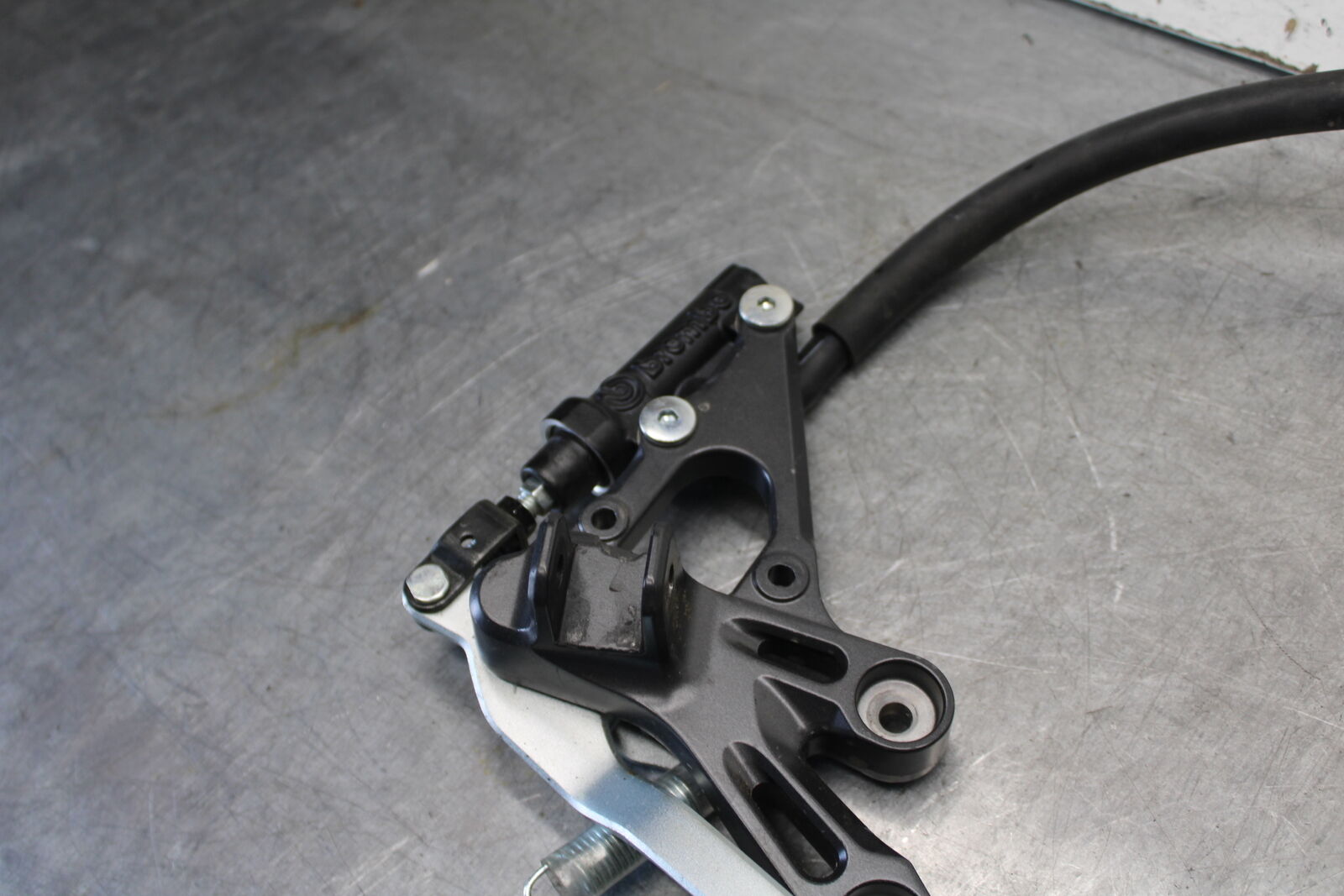 22-23 YAMAHA YZF R7 RIGHT REARSET REAR SET DRIVER FOOT PEG REST STOP BB583