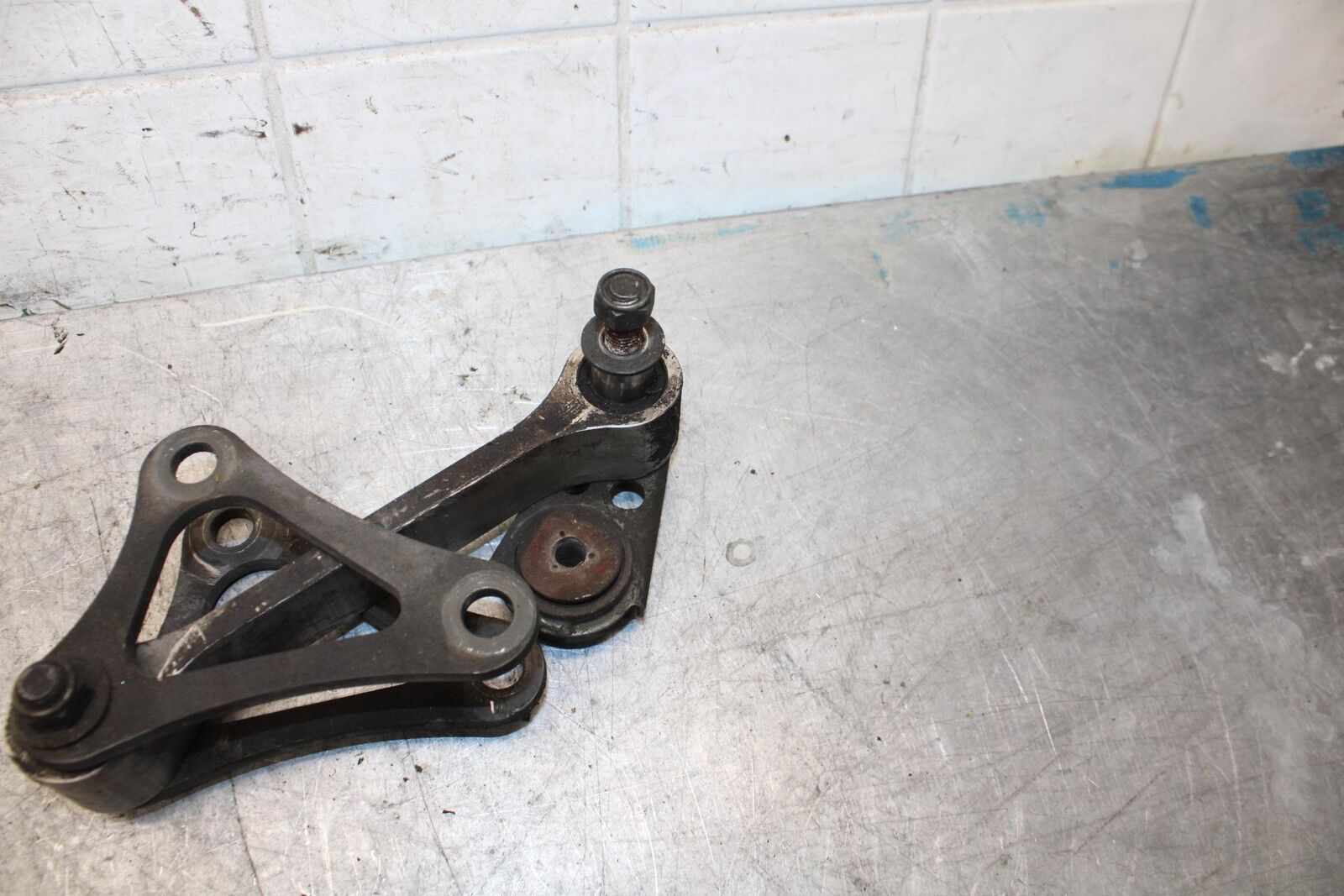 2002 Yamaha YZF R6 REAR DOGBONE SHOCK LINKAGE LINK 5EB-2217A-00-00 BB545