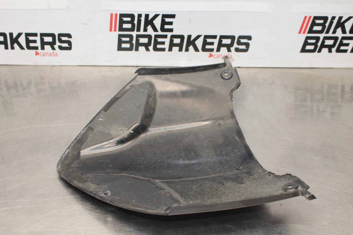 09 KAWASAKI CONCOURS 14 ZG1400B LOWER FRONT UPPER INNER HEADLIGHT FAIRING BB875