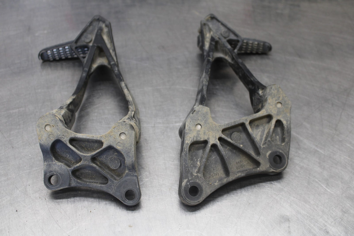 08 KAWASAKI ZX6R REAR BACK PASSENGER PEG SET PAIR BB896