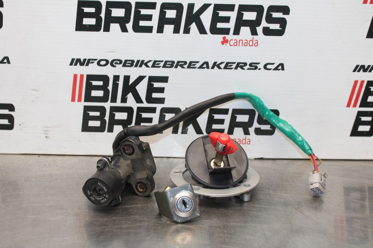 05-06 SUZUKI GSXR1000 IGNITION LOCK KEY SET W/ GAS CAP AND SEAT LOCK BB857