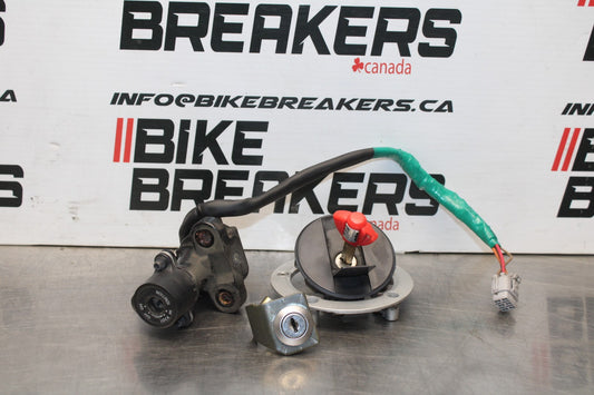 05-06 SUZUKI GSXR1000 IGNITION LOCK KEY SET W/ GAS CAP AND SEAT LOCK BB857