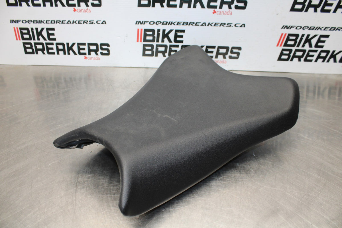 21-23 KAWASAKI NINJA ZX6R FRONT DRIVERS SEAT PAD SADDLE PILLION BB179