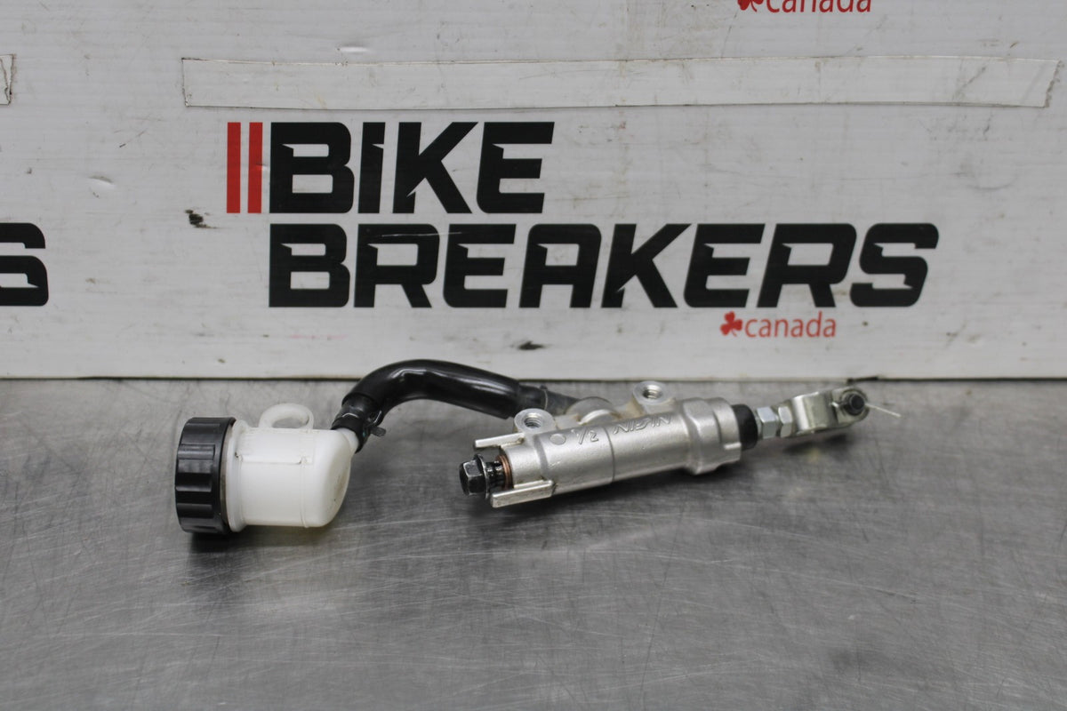 19-24 YAMAHA R3 REAR BACK BRAKE MASTER CYLINDER W RESERVOIR BB942