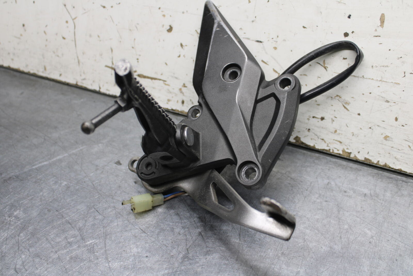 12-13 KAWASAKI Z1000 RIGHT REARSET REAR SET DRIVER FOOT PEG REST STOP BB743