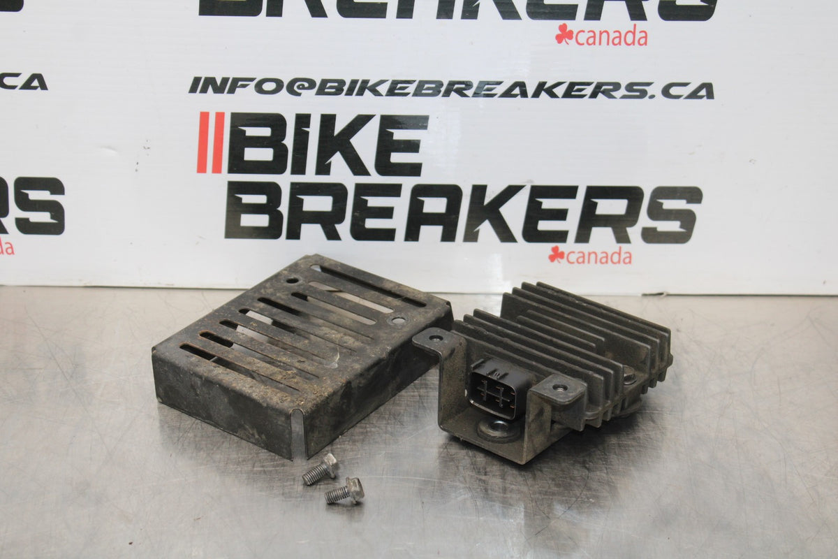 08 KAWASAKI VULCAN 900 RECTIFIER VOLTAGE REGULATOR & COVER BB184