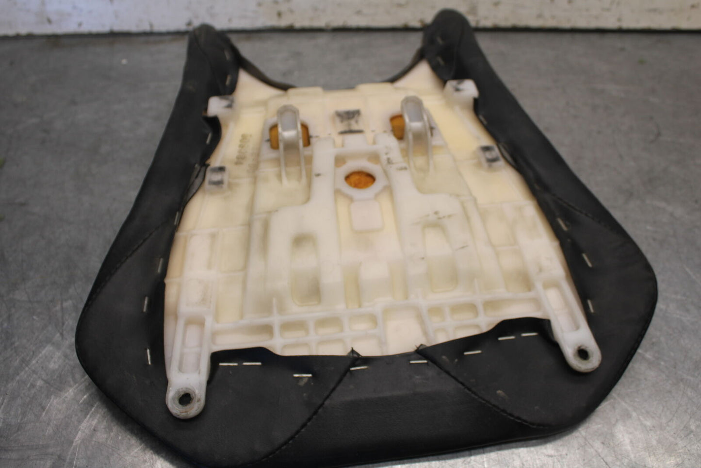 05-06 HONDA CBR600RR FRONT DRIVERS SEAT PAD SADDLE PILLION 77100-MEE-D00  BB689