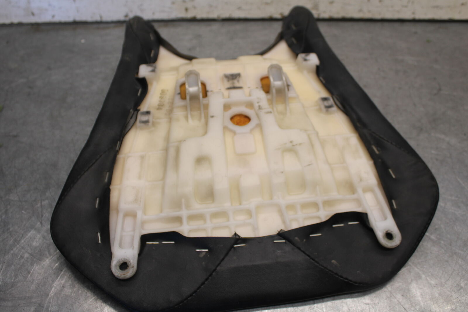 05-06 HONDA CBR600RR FRONT DRIVERS SEAT PAD SADDLE PILLION 77100-MEE-D00  BB689