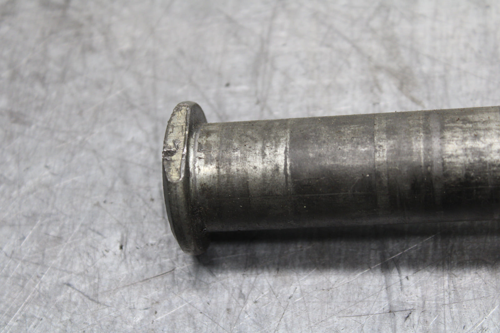 01-03 SUZUKI GSXR600 REAR AXLE BACK WHEEL RIM PIVOT BOLT AXEL BB336