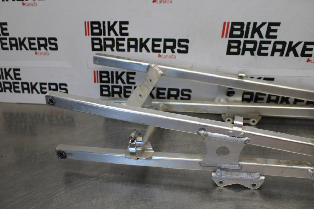 04-06 HONDA CBR600F4I BANANA REAR SUBFRAME BACK SUB FRAME BB644