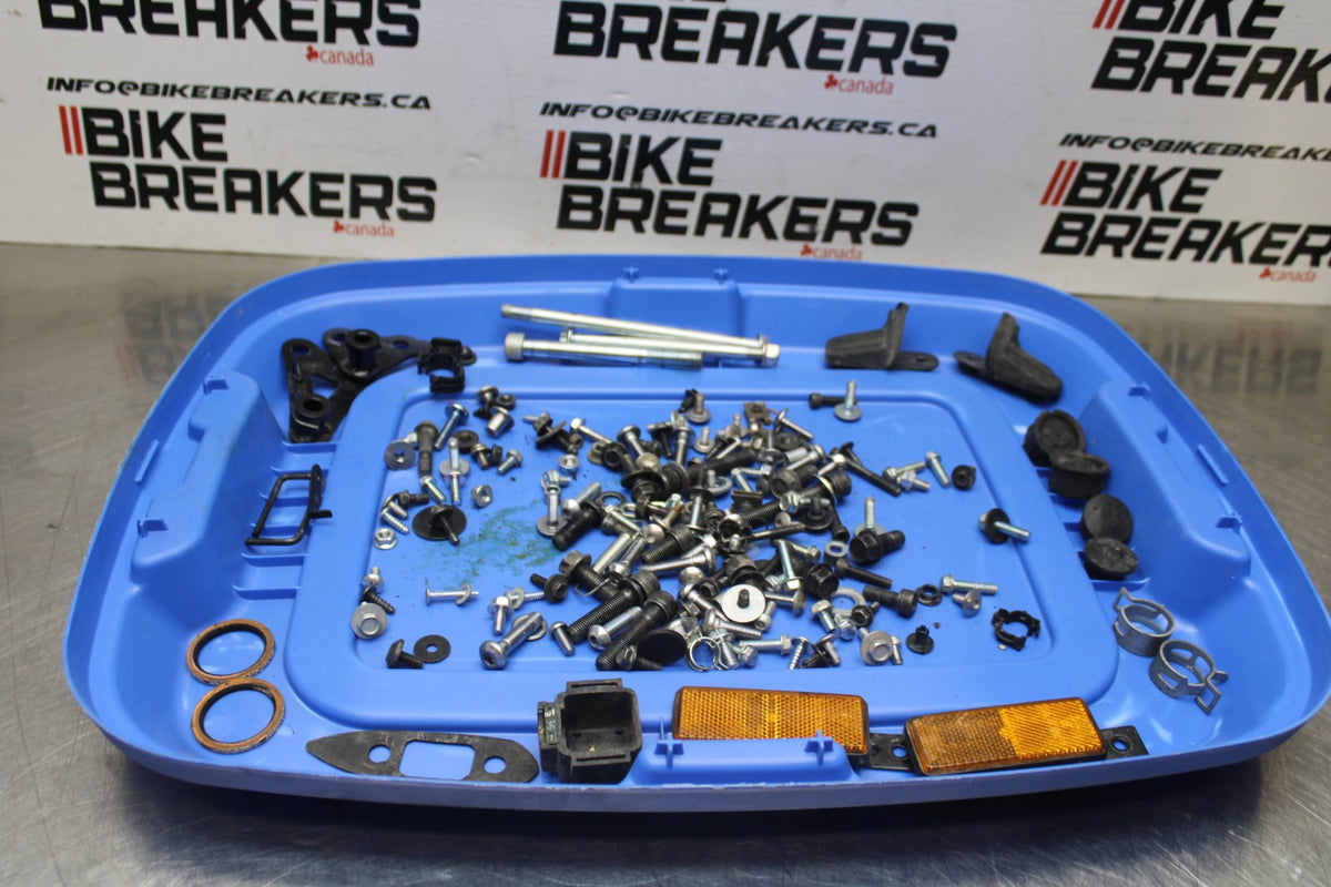 17-18 YAMAHA YZF R3 MOUNTING BOLTS HARDWARE MOTOR SCREWS BB788